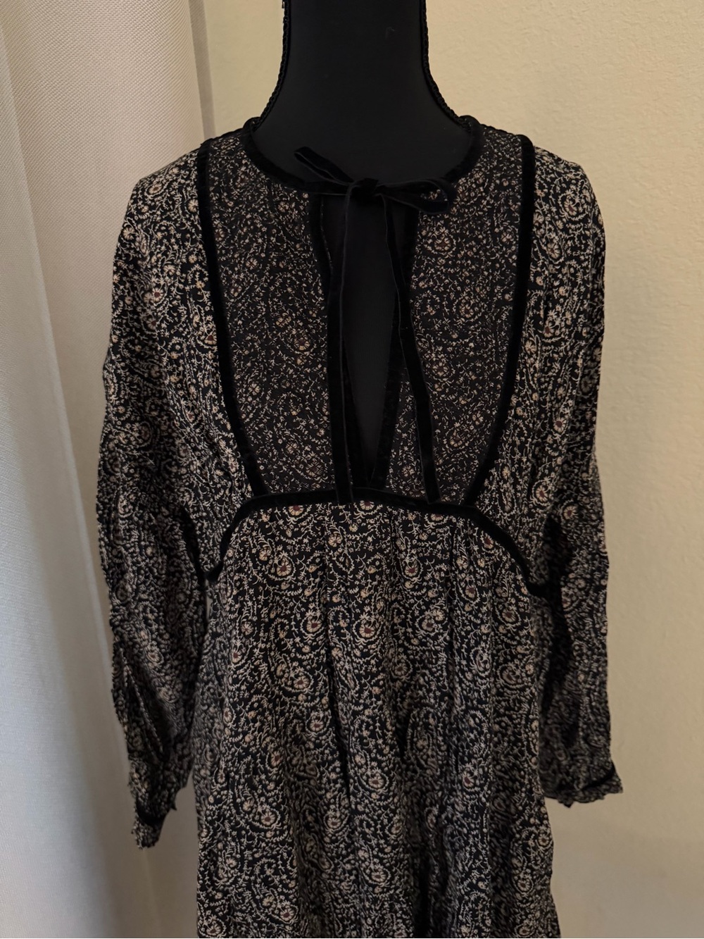 DÔEN Black Floral Velvet Trim Long Sleeve Tent Dress Size S Boho Cottagecore - Picture 4 of 9